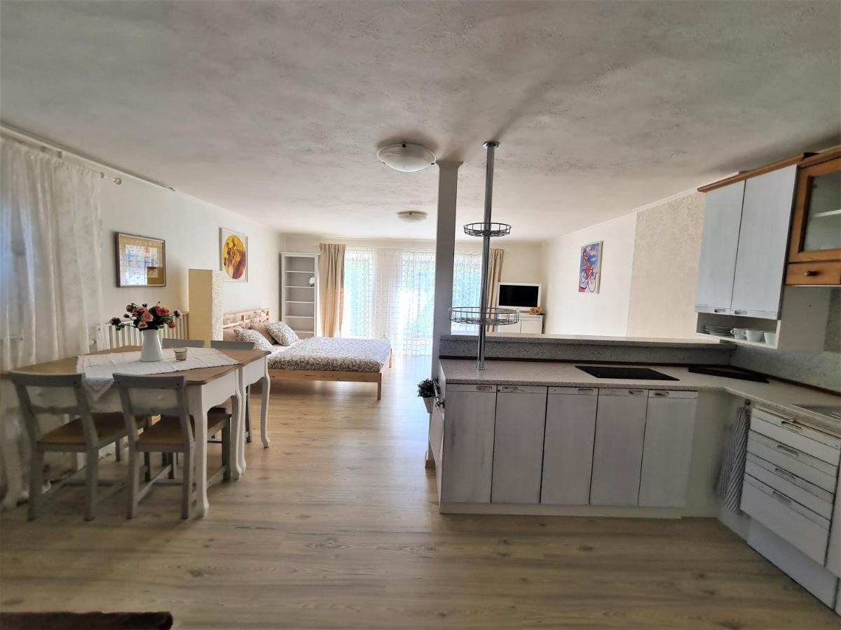 Апартаменты Apartman Prace Экстерьер фото