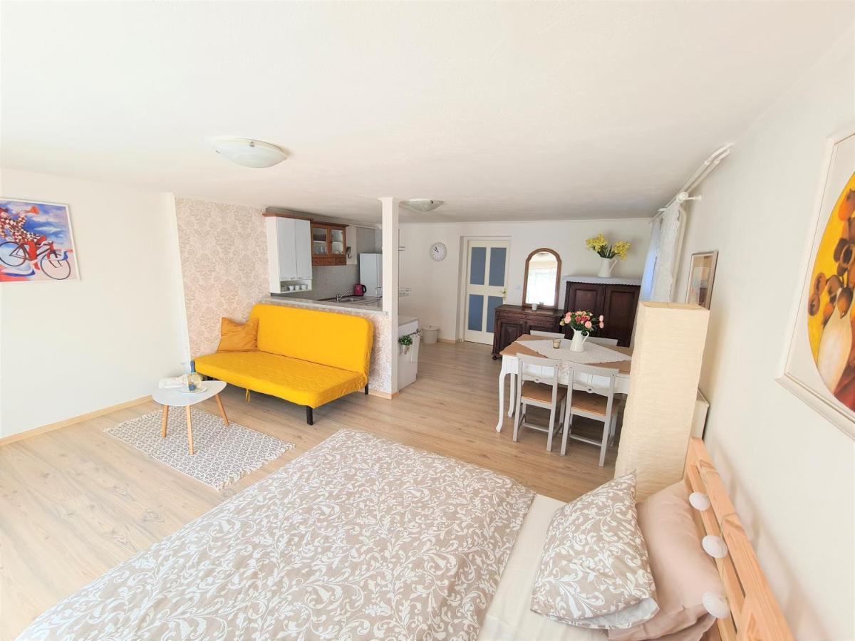 Апартаменты Apartman Prace Экстерьер фото